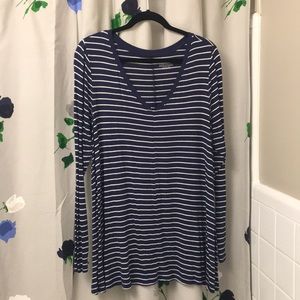 Lane Bryant long sleeve vneck swing tee 14/16
